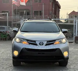 Toyota RAV4 Limited 4dr SUV AWD (2.5L 4cyl 6A) 2014 Silver