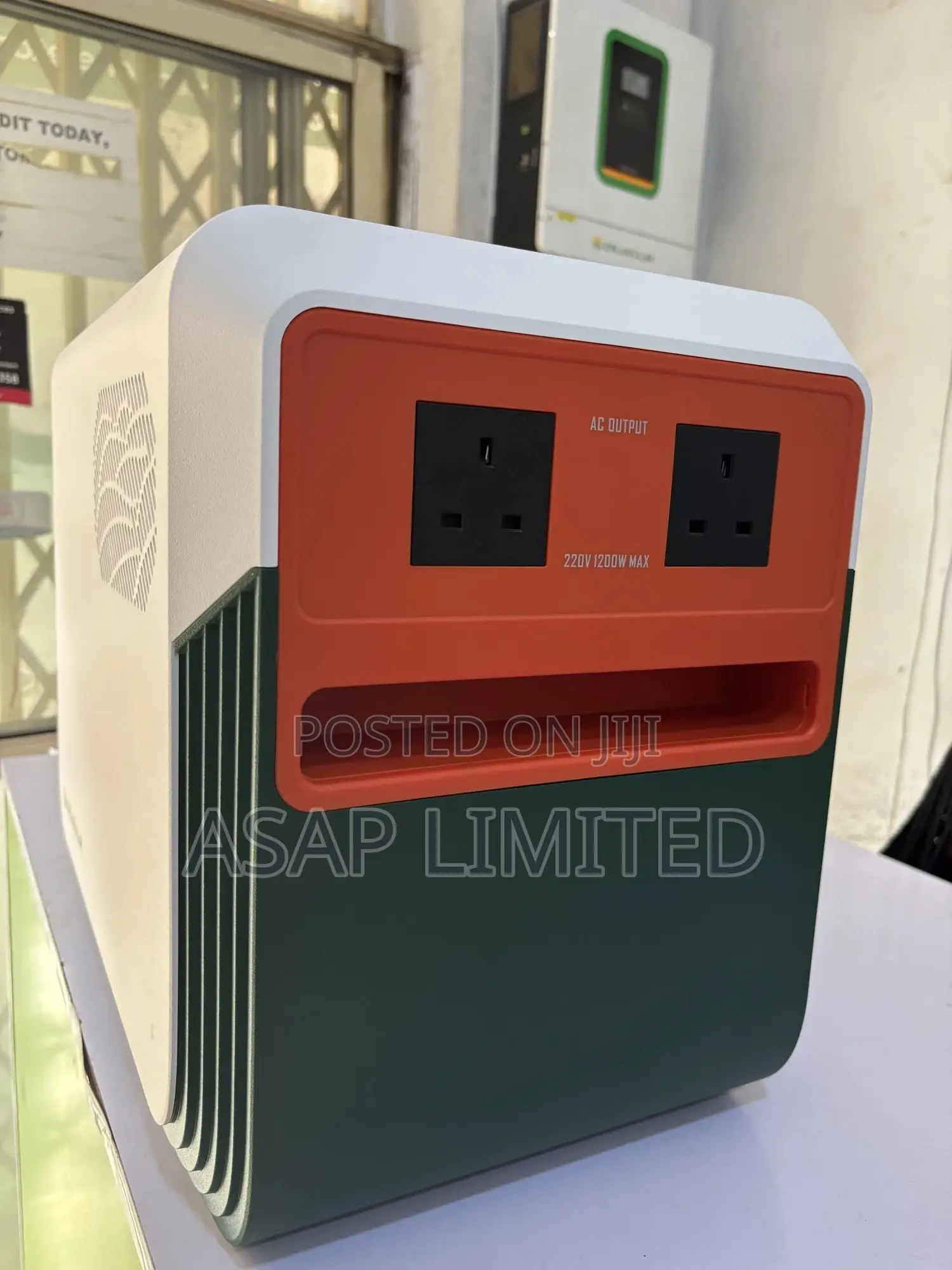 Cola 3.6kwh Solar Generator