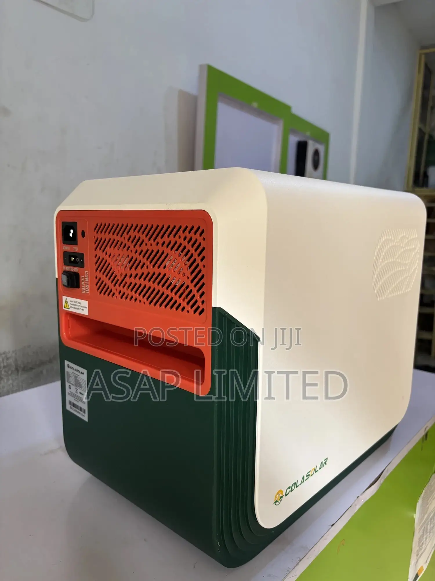 Cola 3.6kwh Solar Generator