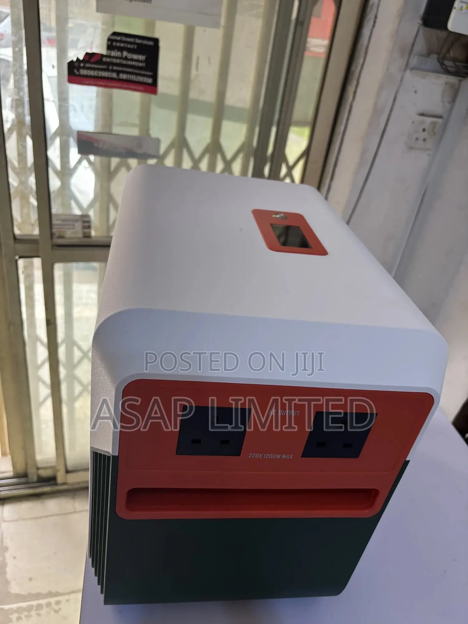 Cola 3.6kwh Solar Generator