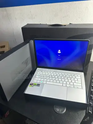 Laptop Asus ROG Zephyrus G14 32GB Intel Core Ultra 9 SSD 1T