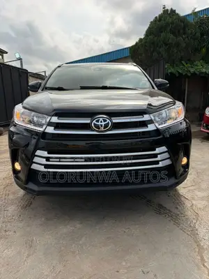 Toyota Highlander SE 4x4 V6 (3.5L 6cyl 8A) 2018 Black