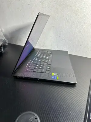 Laptop Asus ROG Zephyrus G16 16GB Intel Core Ultra 9 SSD 1T