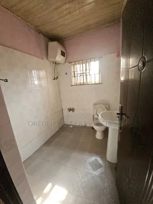 3bdrm Apartment in Magodo Phase1 for rent