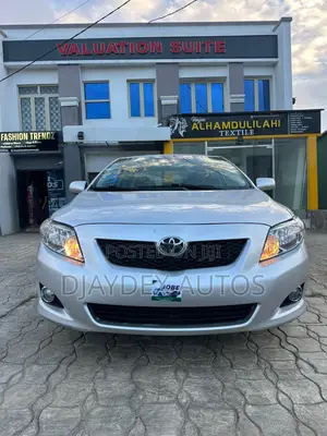 Toyota Corolla LE 4dr Sedan (1.8L 4cyl 4A) 2010 Silver