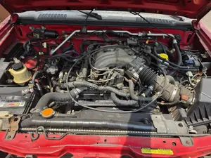 Nissan Frontier XE 4x2 King Cab 116.1 in. WB 2000 Red