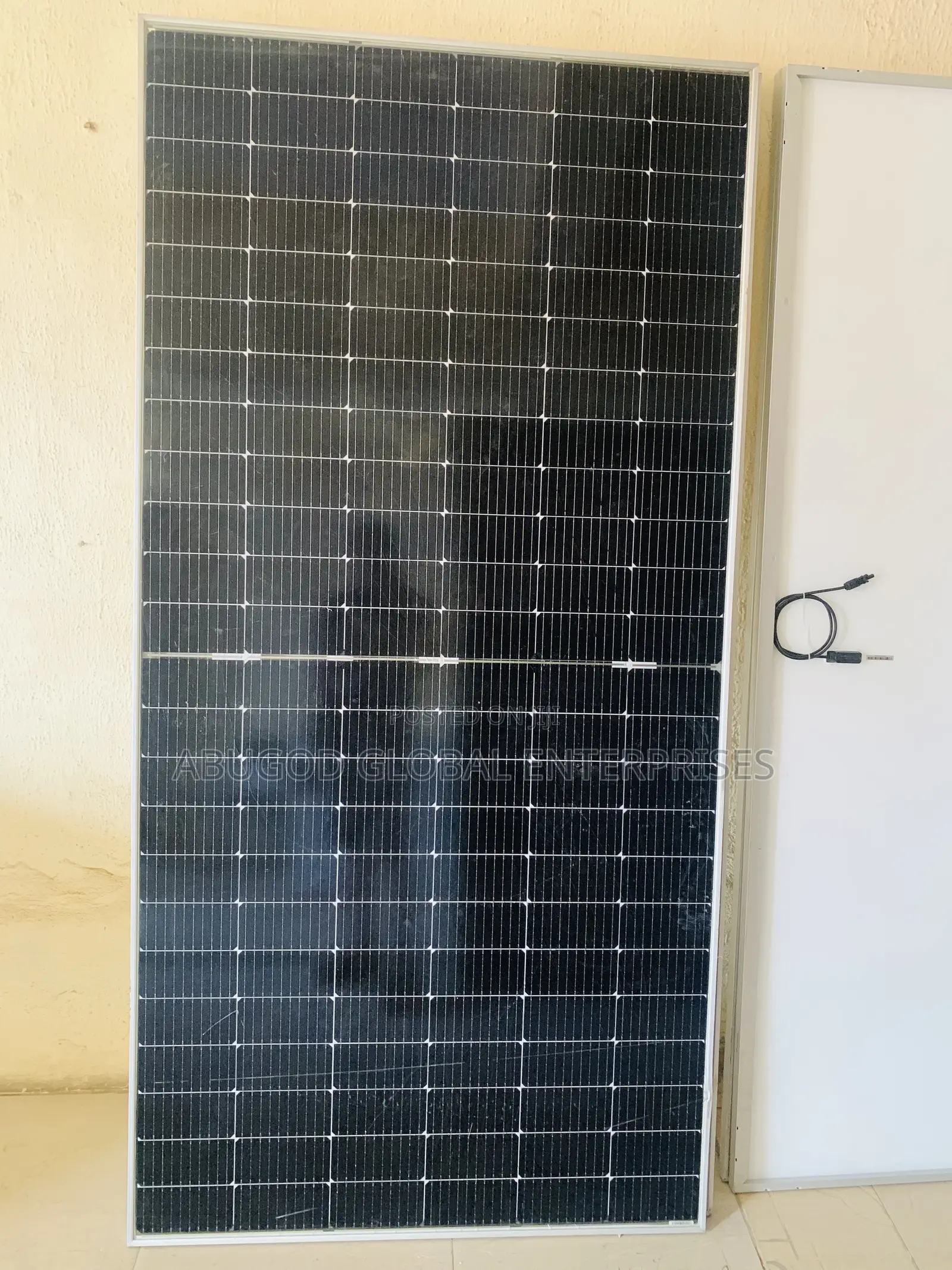 725w Jinko Solar Panel