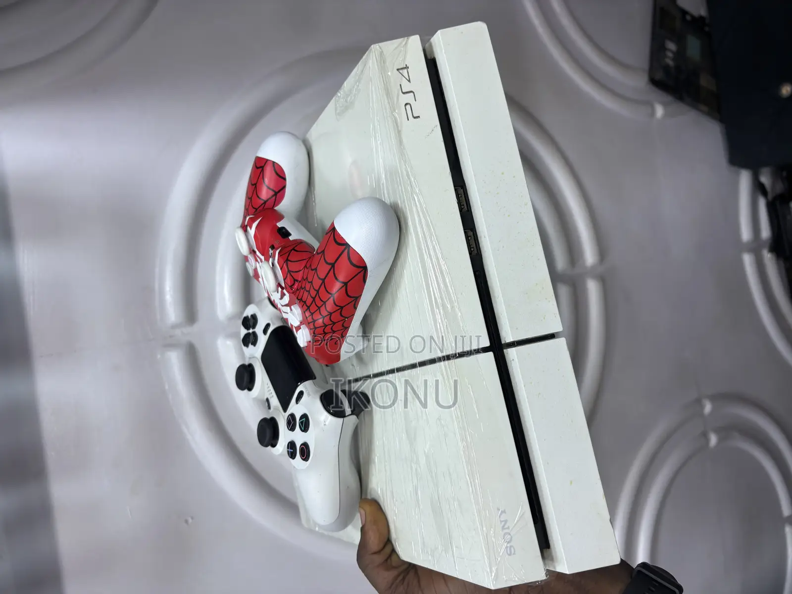 Ps4 Fat With 2 Pads and Latest Installed Game,Low Version
