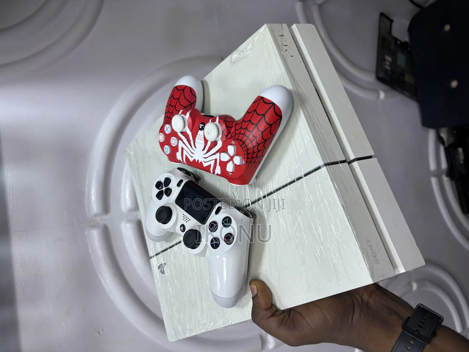 Ps4 Fat With 2 Pads and Latest Installed Game,Low Version