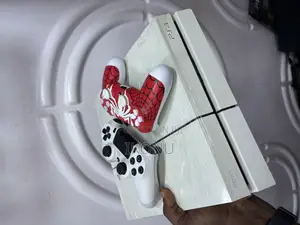 Ps4 Fat With 2 Pads and Latest Installed Game,Low Version