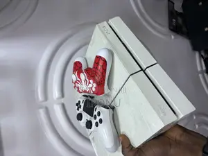 Ps4 Fat With 2 Pads and Latest Installed Game,Low Version