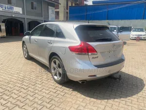 Toyota Venza XLE 2012 Silver
