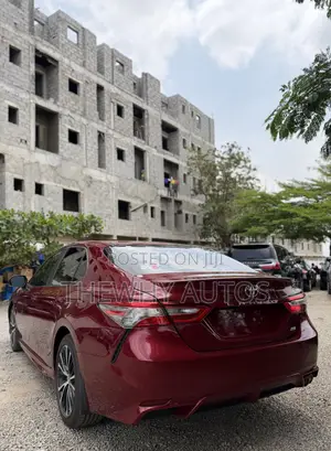 Toyota Camry SE FWD (2.5L 4cyl 8AM) 2018 Burgundy