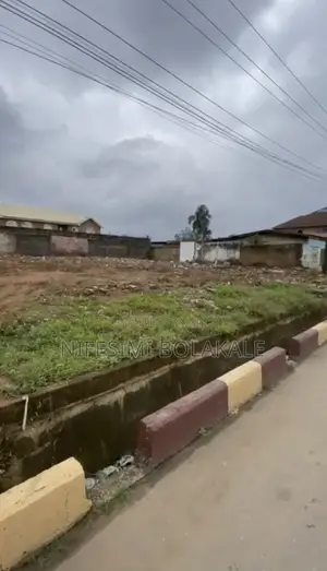 914 SQM Plot of Land Along Bashorun Idi Ape Road, Ibadan.