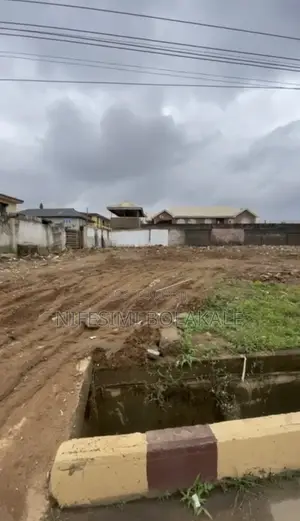 914 SQM Plot of Land Along Bashorun Idi Ape Road, Ibadan.