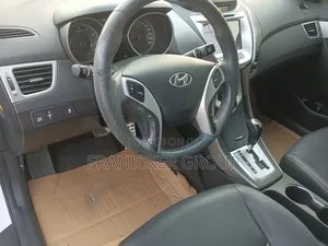 Hyundai Elantra 2012 White