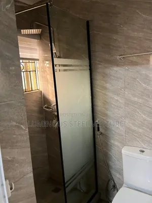 Modern 10mm Frameless Fixed Shower Screen
Upgrade Your Bathroom 