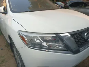 Nissan Pathfinder 2013 White