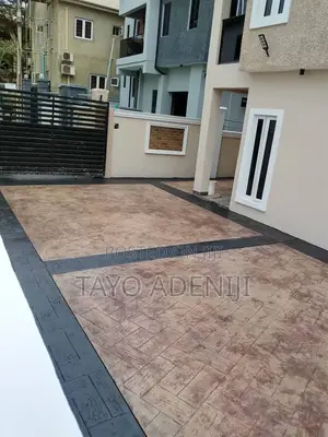 4bdrm House in Tinubu, Isheri North for sale