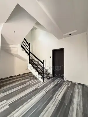 4bdrm Duplex in Chevron for sale