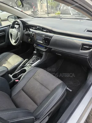 Toyota Corolla LE 4dr Sedan (1.8L 4cyl CVT) 2015 White