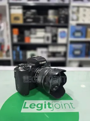 Canon Eos M50 Mark Ii + Canon Ef-M 15-45mm 1: 3.5-6.3
