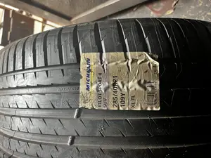 285/40/21 Michelin