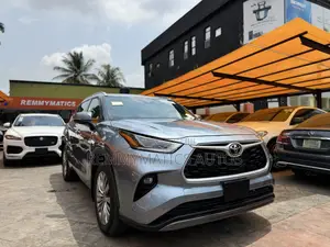 Toyota Highlander Platinum 2025 Gray