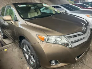 Toyota Venza V6 AWD 2011 Gold