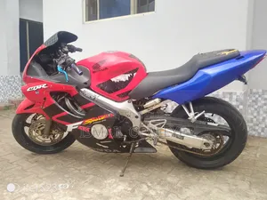 Honda CBR 2005 Red