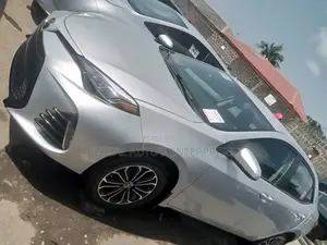 Toyota Corolla LE (1.8L 4cyl 2A) 2018 Silver