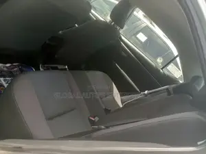 Toyota Corolla LE (1.8L 4cyl 2A) 2018 Silver