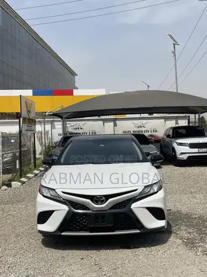 Toyota Camry XSE FWD (2.5L 4cyl 8AM) 2018 White