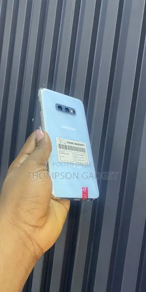 Samsung Galaxy S10e 128 GB White