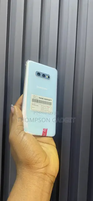 Samsung Galaxy S10e 128 GB White