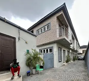 2bdrm Apartment in Lekki Phase 1 for rent