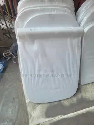 D-Shaped Heavy-Duty Soft-Close Toilet Seat