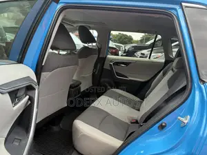 Toyota RAV4 XLE AWD 2019 Blue