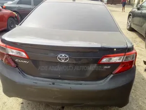Toyota Camry SE 4dr Sedan (2.5L 4cyl 6A) 2012 Gray