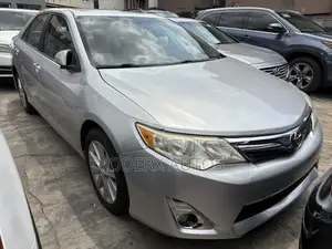 Toyota Camry XLE 4dr Sedan (2.5L 4cyl 6A) 2012 Silver