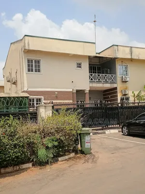 4bdrm Townhouse/Terrace in Oau Quarters, Zone 3 / Wuse for sale