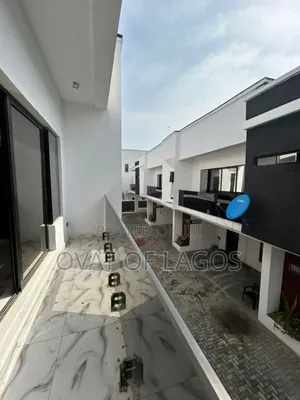3bdrm Duplex in Ikota for sale