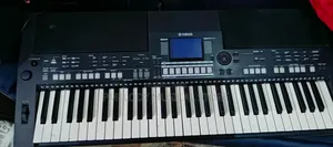 Yamaha PSR S550