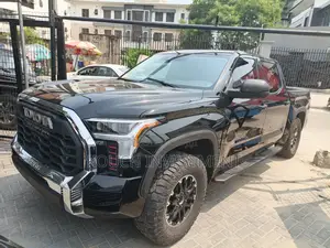 Toyota Tundra 2022 Black