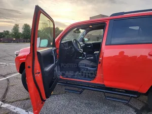 Toyota 4-Runner TRD Off Road 4WD 2024 Red
