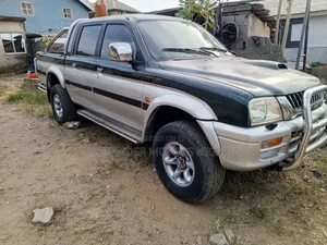 Mitsubishi L200 Double Cab 2.4 4WD 2001 Green