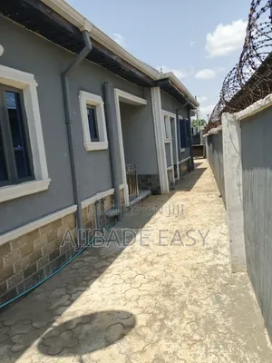 8bdrm Block of Flats in Ayobo for sale