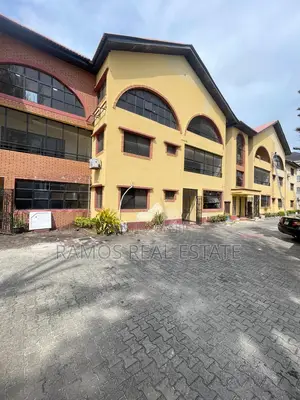 4bdrm Penthouse in Lekki Phase 1 for rent