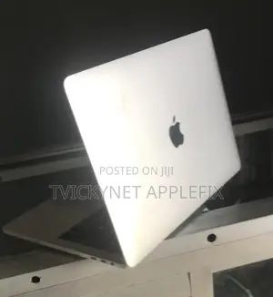 Laptop Apple MacBook Pro 2017 8GB Intel Core i5 SSHD (Hybrid) 256GB