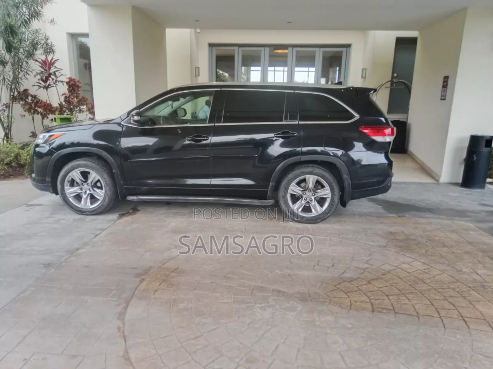 Exclusive Car Rental Service